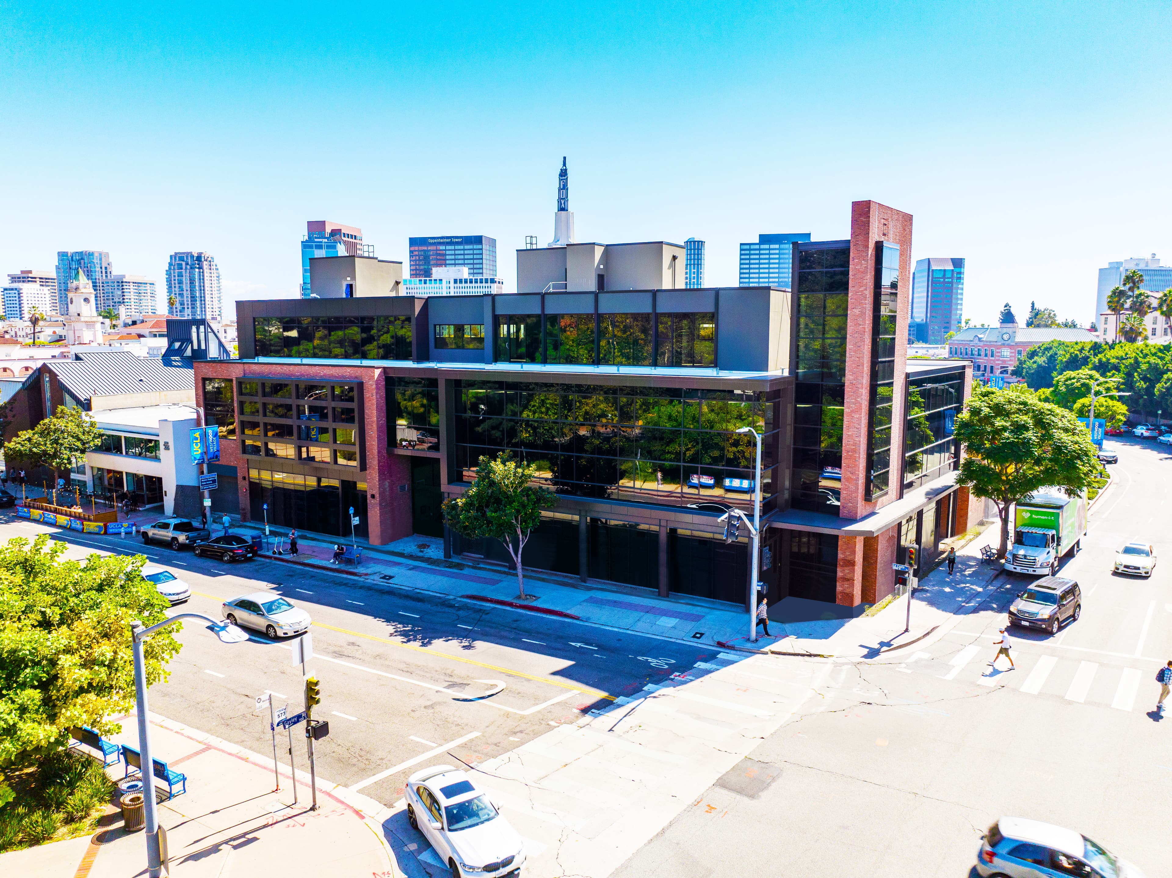 900 Gayley - Image 14