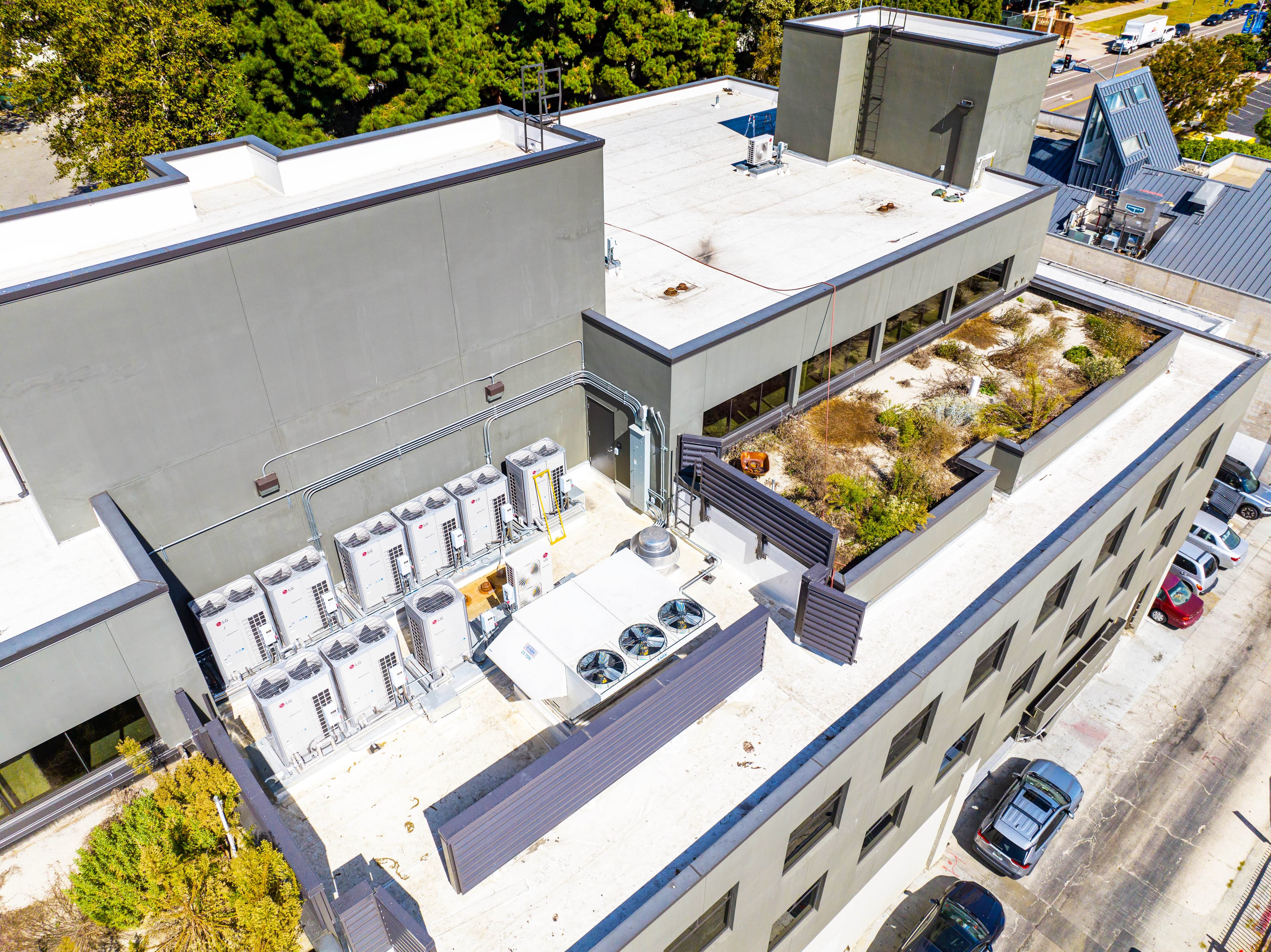 900 Gayley - Image 11